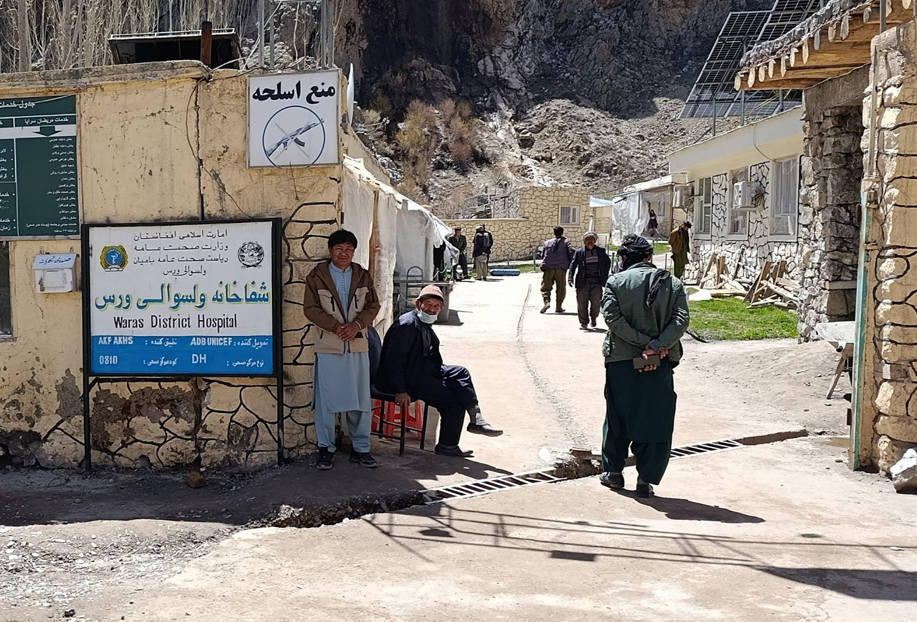 یک باشنده بامیان: «از کارمندان صحی هم خون گرفتند و هم پول»