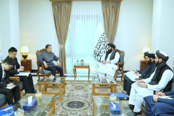 Chinese Envoy in Kabul Urges Taliban & Pak To Resolve Immigrants Issue