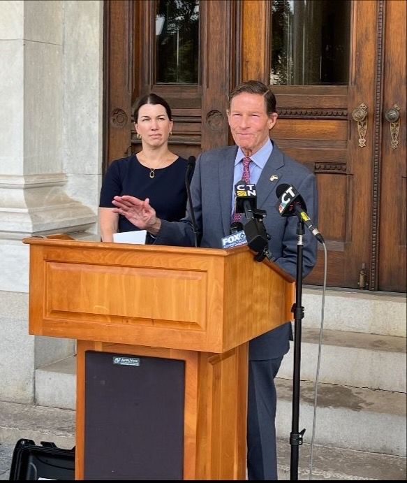 سناتور امریکایی: حکومت به وعده خود برای انتقال همکاران افغان از قطر عمل کند