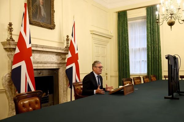 د ټرمپ او سټارمر ټلیفوني اړیکه؛ کرملین د وړاندیزونو بدلون ونهمنله