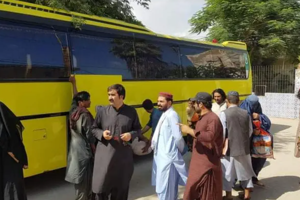150 Afghan Immigrants Released from Pakistani Detention Centers
