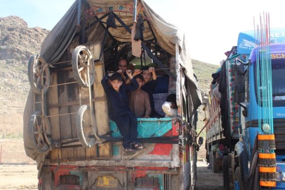 د ستنېدو لپاره پر کډوالو فشارونه؛ د نیول کېدو له وېرې افغان کډوال بېرته ستنېدو ته اړ شوي