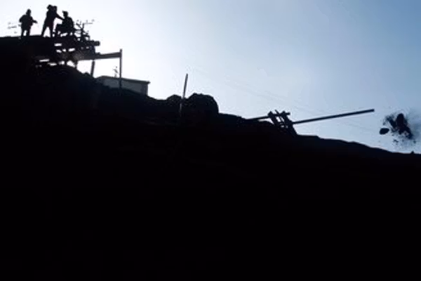 طالبان میگوید زغال سنگ افغانستان به جای پاکستان به اوزبیکستان صادر میشود