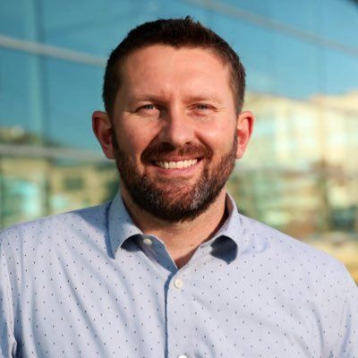 د افغان اېواک مشر: د امریکا د رخصتیو بیه افغانې کورنۍ پرې کوي