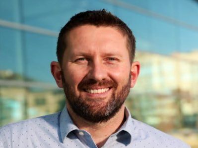 د افغان اېواک مشر: د امریکا د رخصتیو بیه افغانې کورنۍ پرې کوي