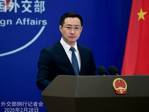 چین وايي د پاکستان او طالبانو د اړیکو په وده کې به رغنده رول ولوبوي