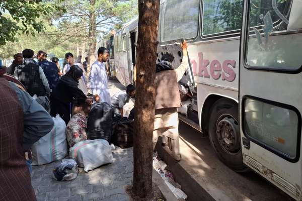 مقام ایرانی: اخراج افغانهای فاقد مدرک تا بازگشت آخرین نفر ادامه خواهد داشت