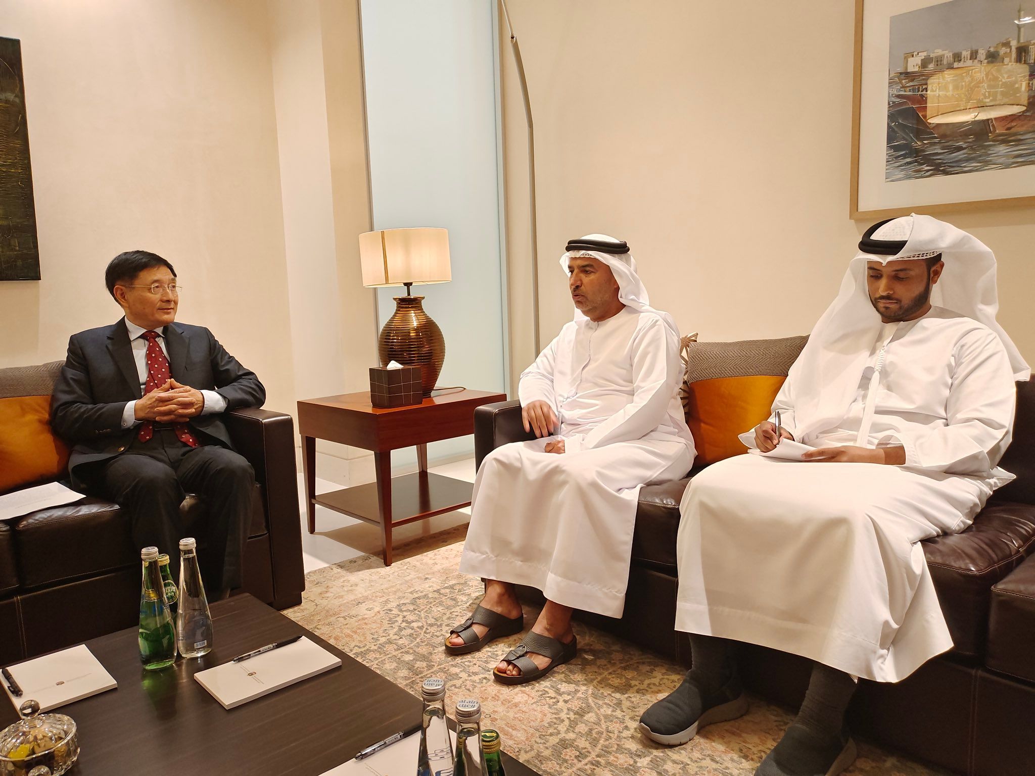 د کابل لپاره د چین استازی د تاجکستان او عربي اماراتو له چارواکو سره پر افغانستان وغږېد