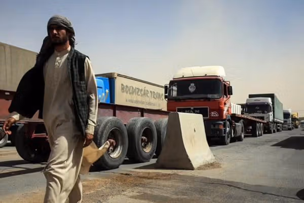 طالبان وایي د اسلامکلا بندر له لارې د ټرانزیټي موټرو تګراتګ په عادي ډول دوام لري