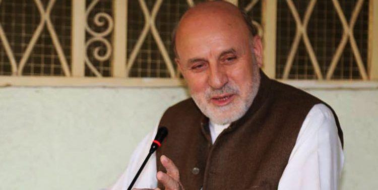 عمر داوودزی: طالبانو وښوده چې د واشنګټن د رضایت لپاره هر کار کوي 