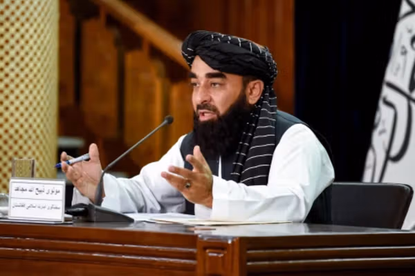 د اساسي قانون اړتیا نشته؛ مجاهد وايي د هبتالله فرمان خپله «قانون» دی