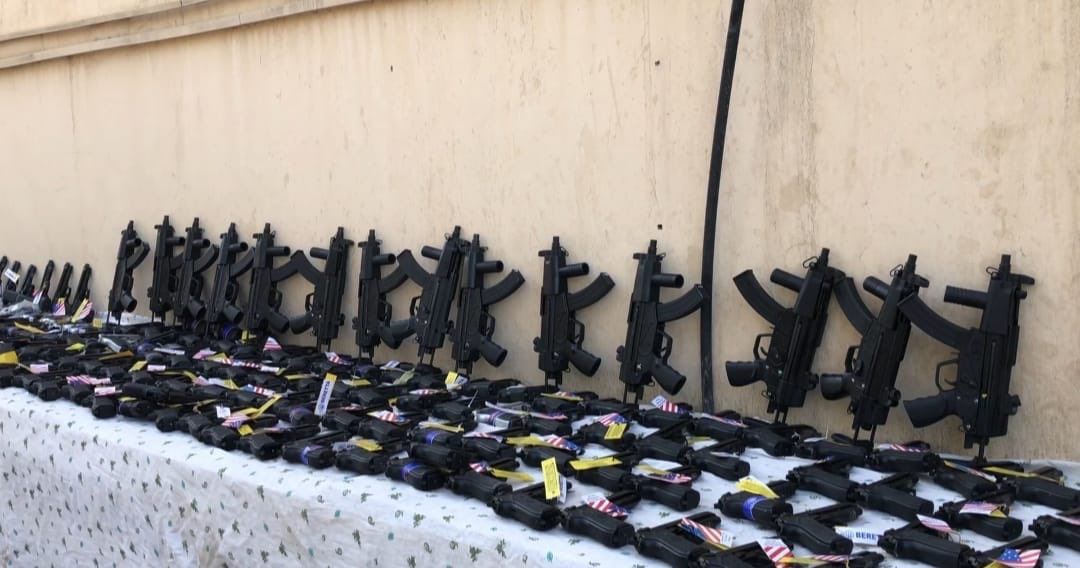 طالبان از کشف و ضبط بیش از ۵۰۰ قبضه سلاح در گذرگاه تورخم خبر داد