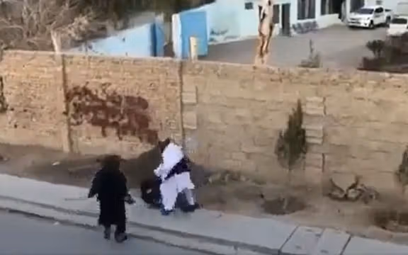 اعتراض به منع تحصیل دختران؛ طالبان دانشجویان یک دانشگاه خصوصی در قندهار را لتوکوب کردند