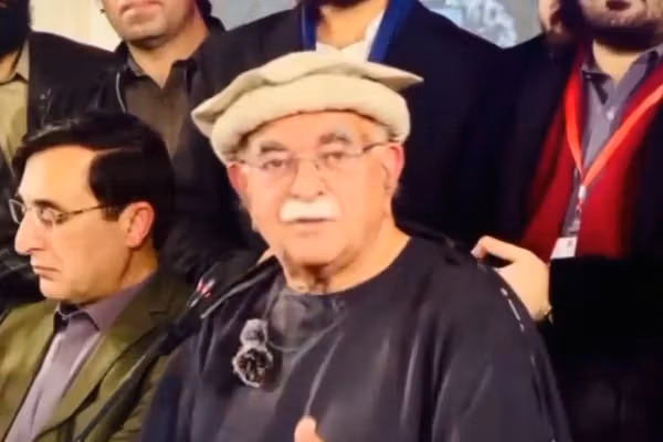 محمود خان اڅکزی: افغانان چې په کومه بې عزتۍ اېستل کیږي دا یوازې کرکې ډېروي