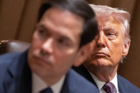 ایران اینترنشنال: دولت ترامپ کمک‌ها به پروژه‌های مرتبط با ایران را از سر گرفت