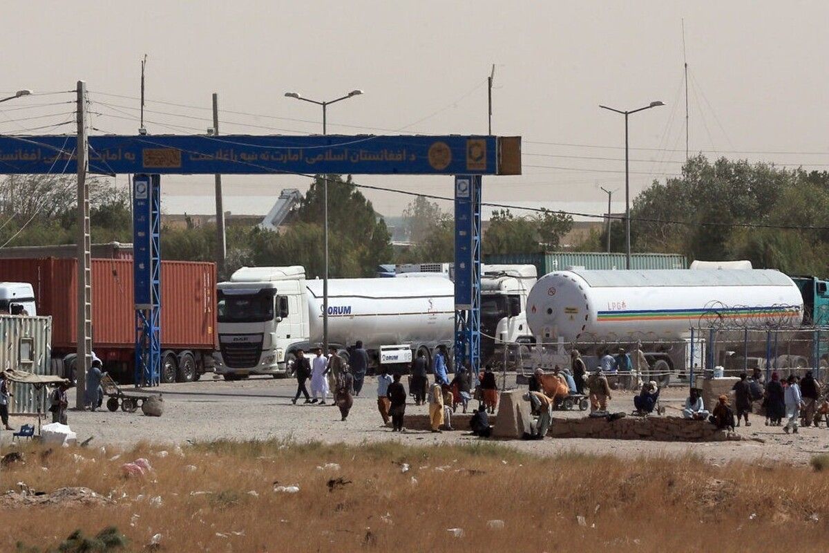 تردد روزانه بیش از هزار لاری از مرز ایران و افغانستان