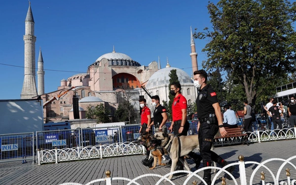 د استانبول د ښاروالۍ د ټاکنیز کمپاین پر مهال یوه ښځه په وسله وال برید کې ټپي شوې ده