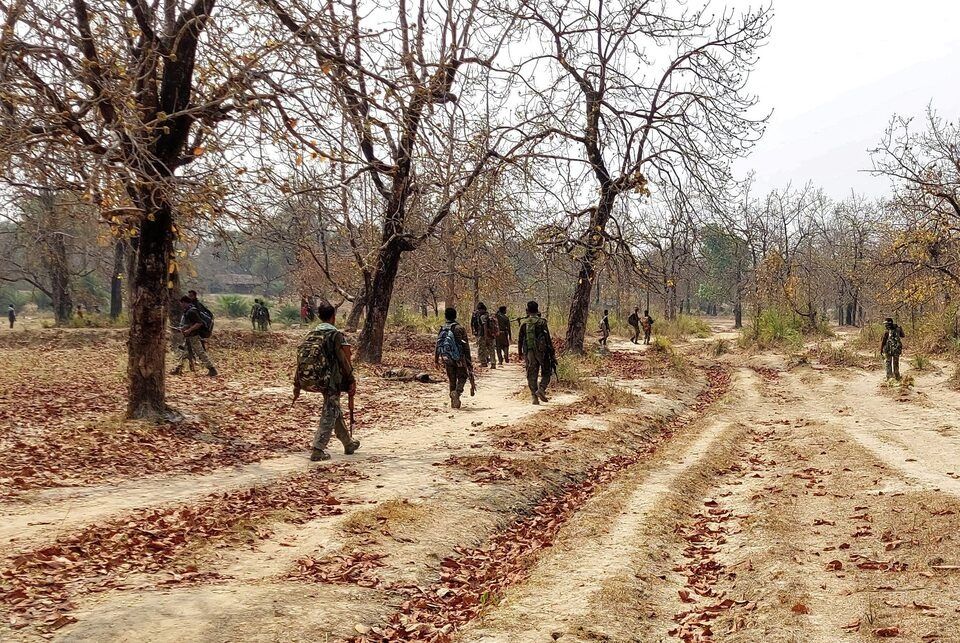 در حمله مائوئیست‌ها در مرکز هند ۸ مامور پولیس کشته شدند