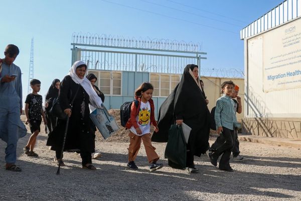 له ایران نه د افغانانو جبري ایستل؛ ملګري ملتونه په افغانستان کې بېثباتۍ ته اندېښمن دي