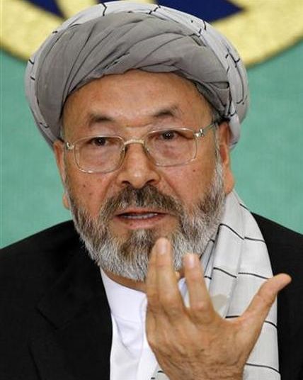 هشدار محمد کریم خلیلی به طالبان: اگر از استبداد دست نکشید، هزارهها هم مسلح میشوند