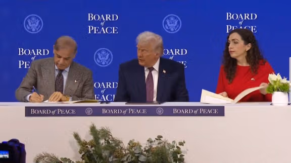 وسائل طالبان تندد بقوة بانضمام باكستان إلى هيئة السلام التي اقترحها ترامب