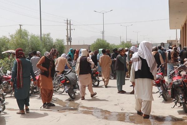 بې روزګاره افغانان: د طالبانو عواید او د قطر د کاري بستونو له پروسې د ولس شکایتونه