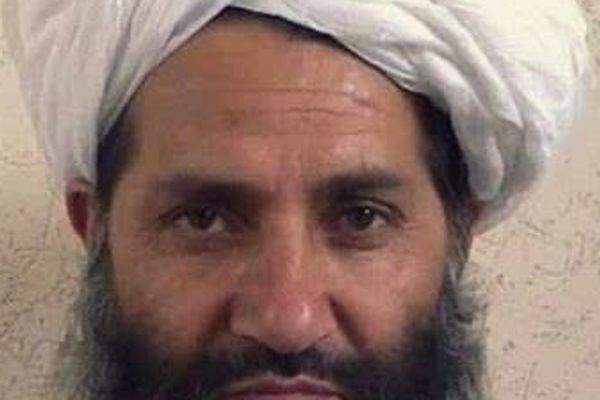 طالبان کتاب بیعت ۲۶۰۰ ملا و استاد دانشگاه با ملا هبتالله را منتشر میکند