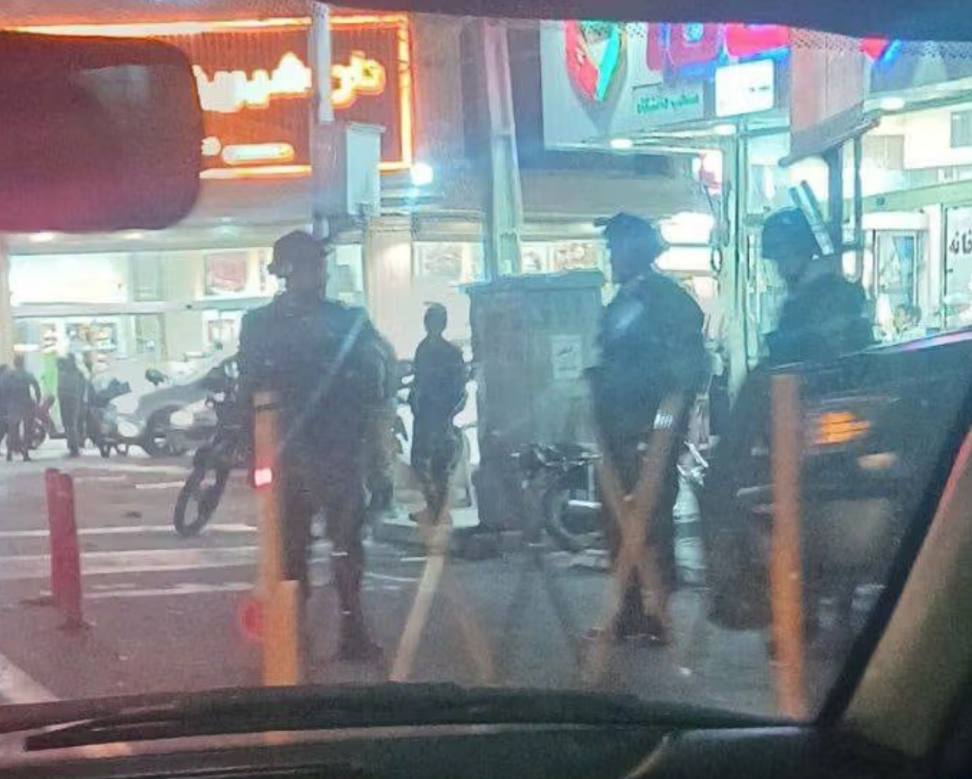 په تهران کې د ایران امنیتي ادارو د موټرو پلټنه پیل کړې ده