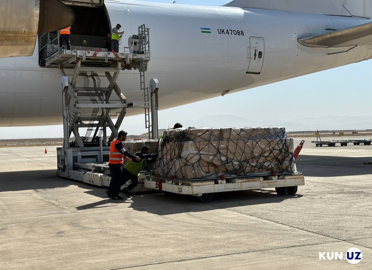 زمین‌لرزه هرات؛ اوزبیکستان نزدیک به ۱۰۰ تُن کمک بشردوستانه به افغانستان فرستاد