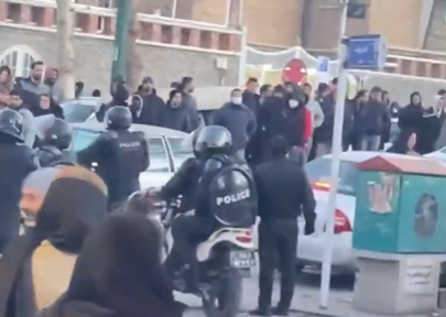 اعتصاب بازاریان در ایران در دومین روز به اعتراضات خیابانی کشیده شد