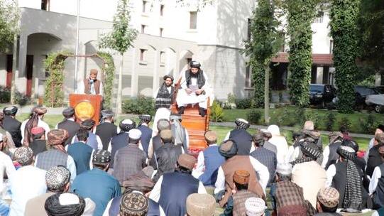 له پاکستانه د مولوي کبیر مننه؛ وایي، د افغان کډوالو د اېستل کېدو بهیر کې یې نرمښت راوستی