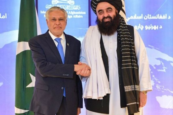 پاکستانۍ رسنۍ: اسلاماباد د افغانستان د انزوا پای ته رسېدو لپاره هڅې کوي