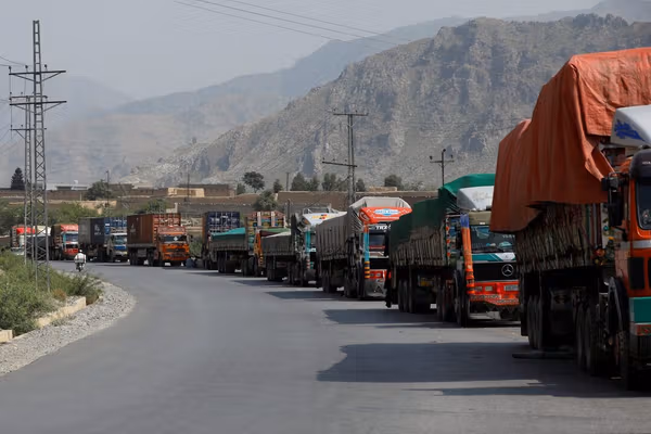 بانک مرکزی پاکستان: صادرات پاکستان به افغانستان ۵۶ درصد کاهش یافته است