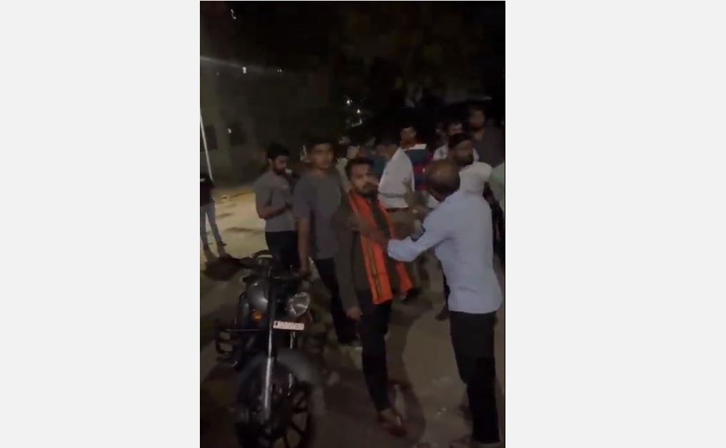 حمله گروهی از 'افراد ناشناس' به دانشجویان خارجی هنگام ادای نماز تراویح در گجرات هند