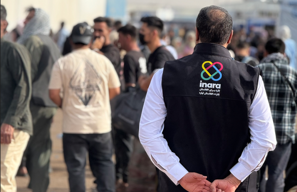 اینارا خیریه ډله: زرګونه شړل شوي افغانان له بشري ناورین سره مخ دي