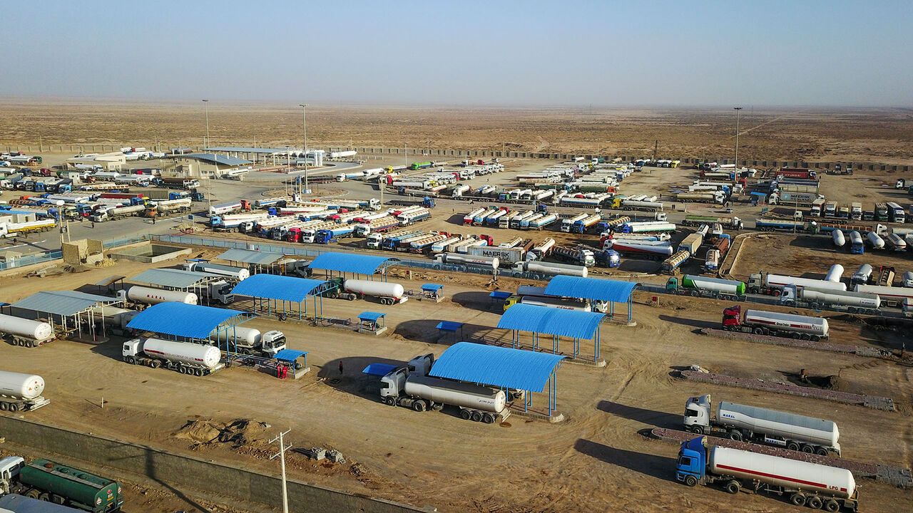 ایران د دوغارون ازادې سوداګریزې ـ صنعتي سیمې د دیوال جوړولو کار پیل کړی