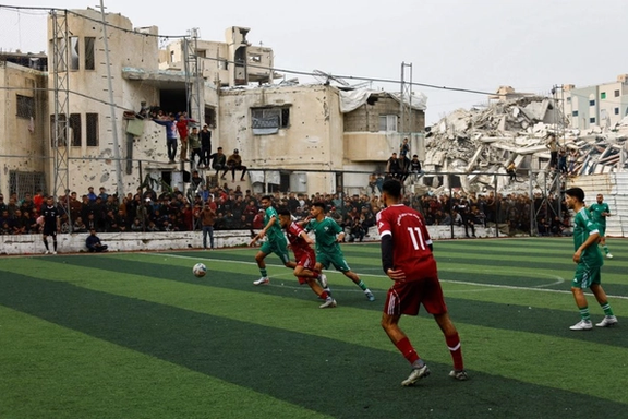 د ړنګو شویو ودانیو منځ کې؛ تر خونړیو جګړو وروسته یو ځل بیا غزه کې د فوټبال لوبې پیل شوې
