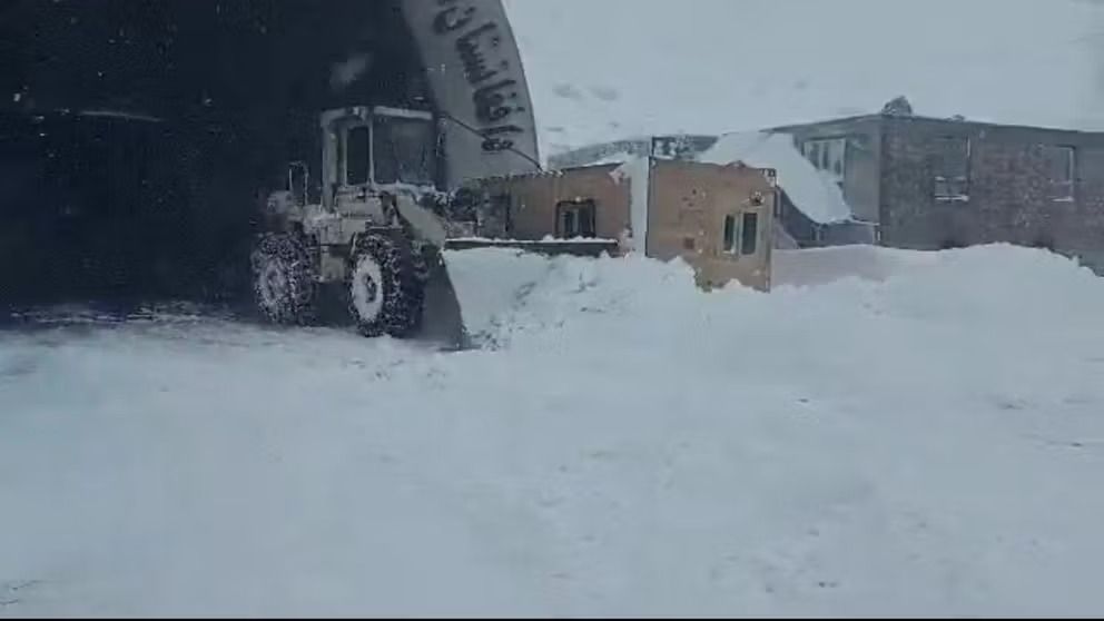 گذرگاه سالنگ به روی موترهای مسافربری بازگشایی شد