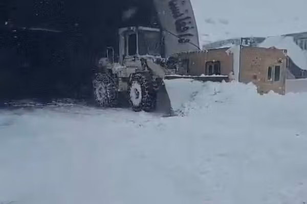 گذرگاه سالنگ به روی موترهای مسافربری بازگشایی شد