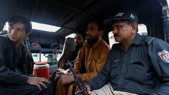 سرچینې: پاکستان هغه افغانان هم نیسي چې غرب ته د تلو لپاره کېسونه لري