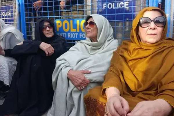 د عمران خان پر خویندو نظربندي د ۳۰ نورو ورځو لپاره وغځول شوه