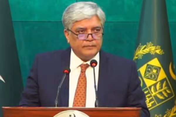 باكستان تدعو طالبان إلى التحرك ضد الجماعات الإرهابية داخل أفغانستان