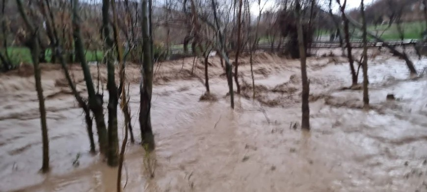 په دایکنډي کې د سختو ورښتونو او سېلابونو له امله یو ماشوم مړ او ۲۵ کورونه ویجاړ شوي