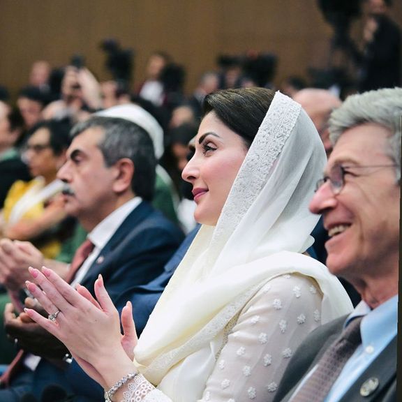 وزیر اعلی پنجاب پاکستان از محرومیت آموزش دختران افغانستان ابراز تاسف کرد