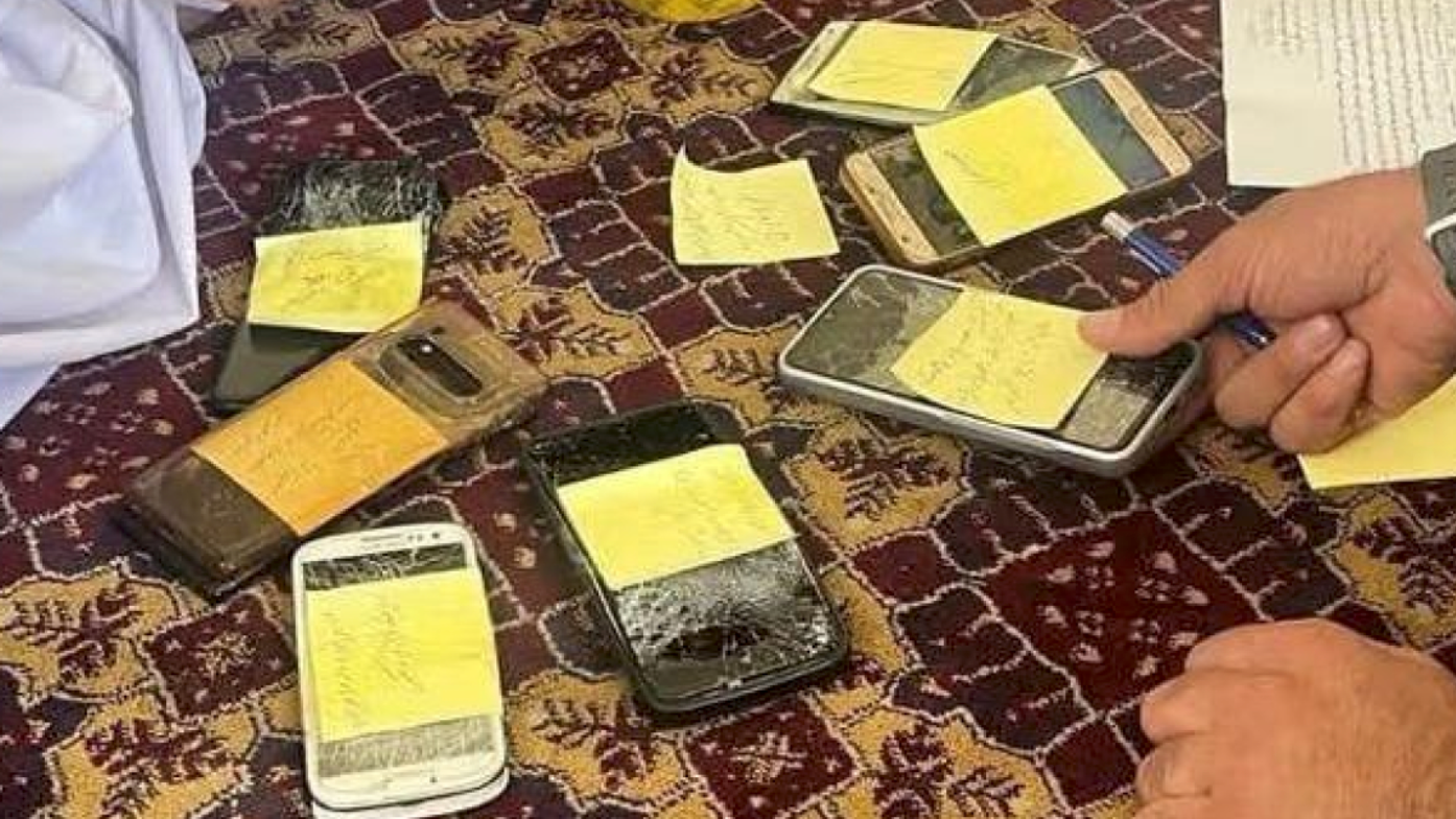 د ځیرکو ټیلفونونو پر کارولو بندیز؛ طالبانو معلوماتو ته د خبریالانو لاسرسی لا محدود کړ