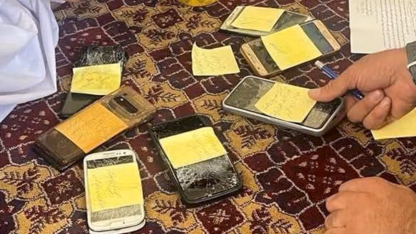 د ځیرکو ټیلفونونو پر کارولو بندیز؛ طالبانو معلوماتو ته د خبریالانو لاسرسی لا محدود کړ
