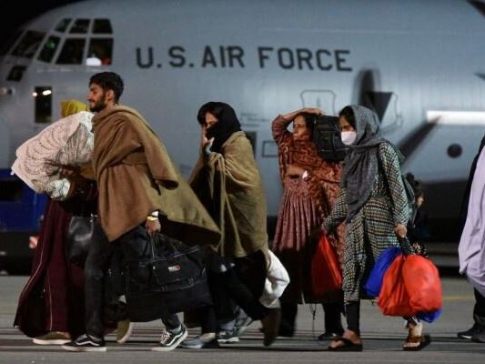 د ایستلو له ګواښ سره مخ افغانان؛ امریکا باید کډوالو سره په خپلو ژمنو ودرېږي