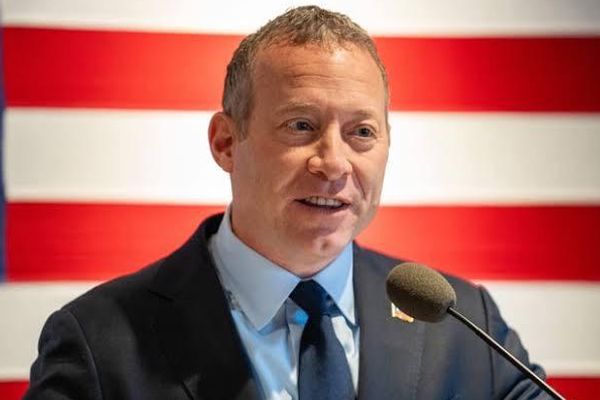 د امریکا د کانګرس غړی: د ظلم پر وړاندې د ایرانیانو زړورتیا د ستایلو وړ ده