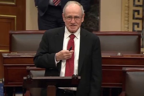 سناتور امریکایی: نباید هیچ پولی به طالبان برسد