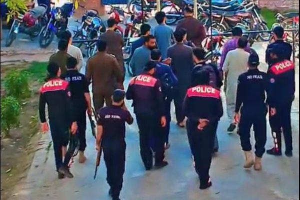 سرچینې: په پنجاب کې د قاید اعظم میډیکل کالج افغان محصلان توقیف شوي